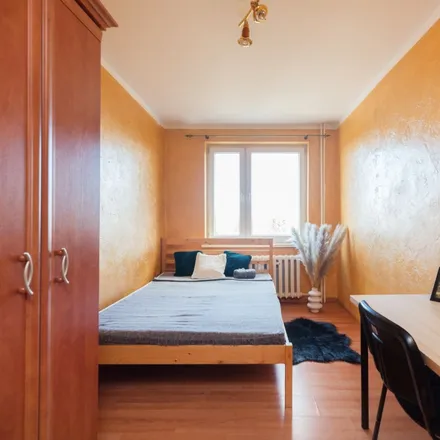Rent this 3 bed room on Bitwy Oliwskiej 15 in 80-339 Gdańsk, Poland