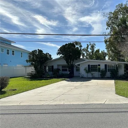 Rent this 3 bed house on 814 Bayview Drive in Laurel, Sarasota County
