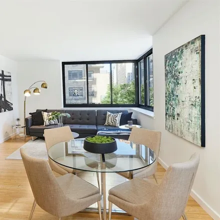 Image 1 - 250 EAST 40TH STREET 3E in New York - Apartment for sale