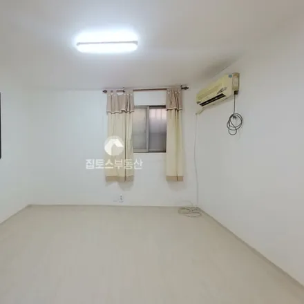 Rent this studio apartment on 서울특별시 동작구 상도동 499-21