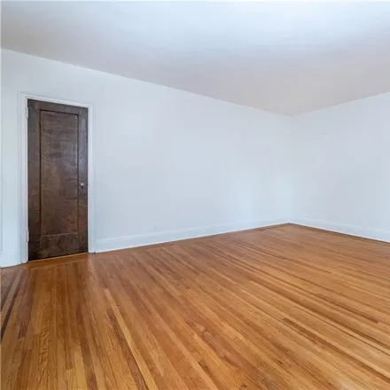 Image 7 - 465 Bronx River Road, City of Yonkers, NY 10704, USA - Condo for sale