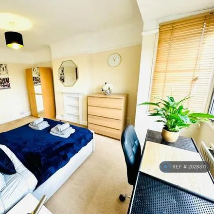 Image 1 - Kenilworth Road, Ashford, TW15 3EP, United Kingdom - Room for rent