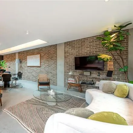 Image 1 - 37 Weymouth Mews, East Marylebone, London, W1G 7EG, United Kingdom - Room for rent