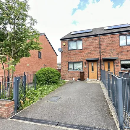 Rent this 2 bed duplex on Lawnswood Road in Manchester, M12 5UD