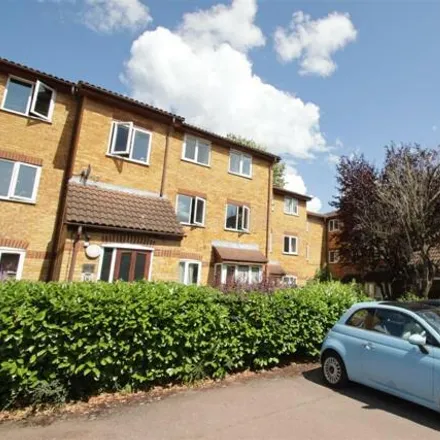 Buy this studio apartment on Greenway Close in London, N11 3NS