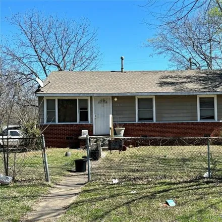 Buy this 3 bed house on 622 East 48th Place North in Tulsa, OK 74126