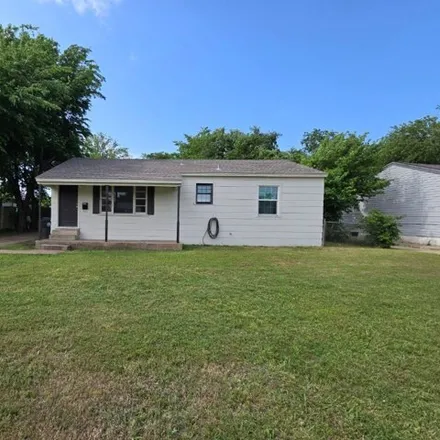 Buy this 3 bed house on 561 Foster Place in Midwest City, OK 73110