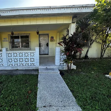 Image 2 - 1601 Northwest 36th Avenue, Miami, FL 33125, USA - House for sale