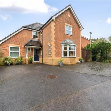 Buy this 5 bed house on Dunford Place in Binfield, RG42 4UJ