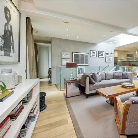 Rent this 3 bed house on 5 Napier Place in London, W14 8LY