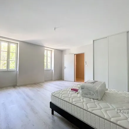 Rent this 4 bed apartment on 7 Place du Général Leclerc in 33730 Noaillan, France