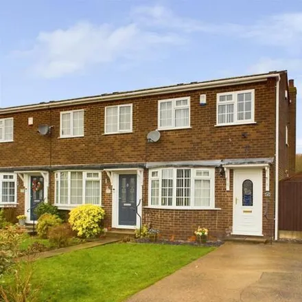 Buy this 3 bed townhouse on Holkham Close in Arnold, NG5 6PU