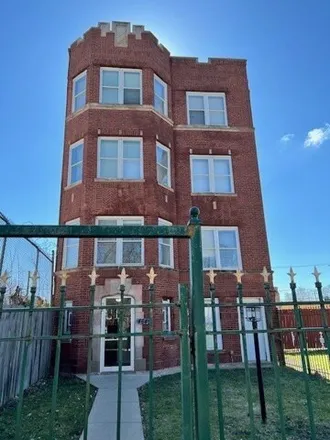 Image 2 - 4649 West West End Avenue, Chicago, IL 60644, USA - House for sale