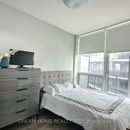 Image 1 - The Met Condo, 25 Carlton Street, Old Toronto, ON M5B 1L4, Canada - Apartment for rent