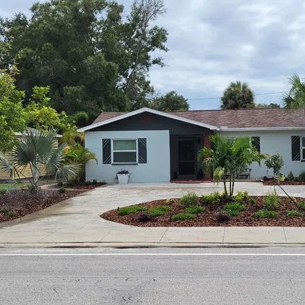 Image 1 - 272 40th Avenue Northeast, Saint Petersburg, FL 33703, USA - House for sale