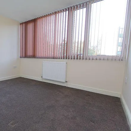 Image 5 - Beacon Drive, Walsall, WS1 2NN, United Kingdom - Apartment for rent