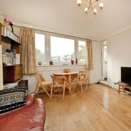 Image 2 - Joseph Trotter Close, Gloucester Way, London, EC1R 0BR, United Kingdom - Apartment for rent