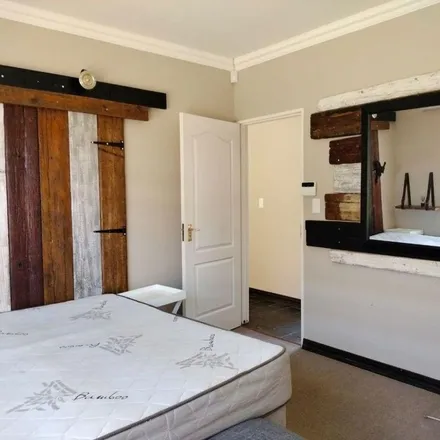 Rent this 2 bed townhouse on 2nd Street in Bloemfontein CBD, Bloemfontein