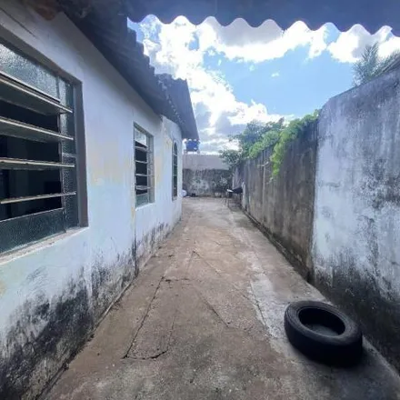 Buy this 4 bed house on Rua Joaquim Carlos Fonseca in Segismundo Pereira, Uberlândia - MG