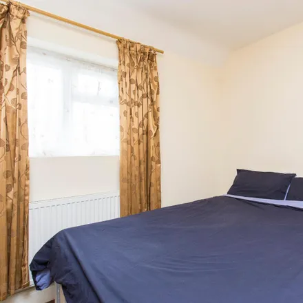 Rent this 5 bed room on 12 Clematis Street in London, W12 0QQ