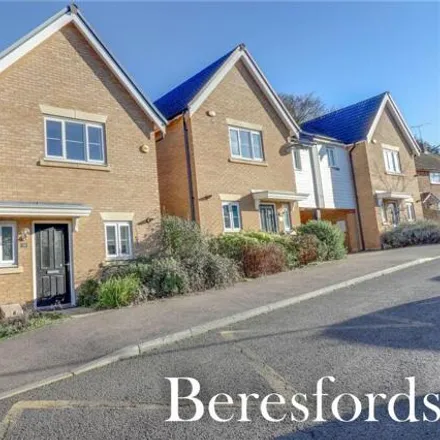 Buy this 3 bed house on Brookfield Close in Hutton, CM13 2RG