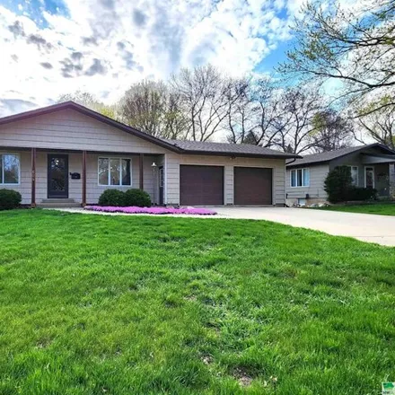 Buy this 2 bed house on 622 Florida Avenue Southwest in Orange City, IA 51041