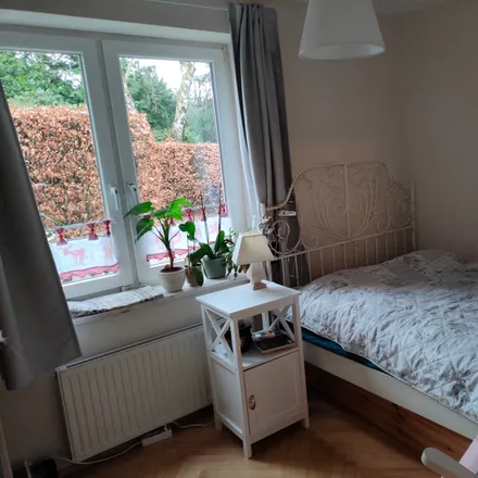Rent this 2 bed apartment on Paalzowweg 14 in 21029 Hamburg, Germany
