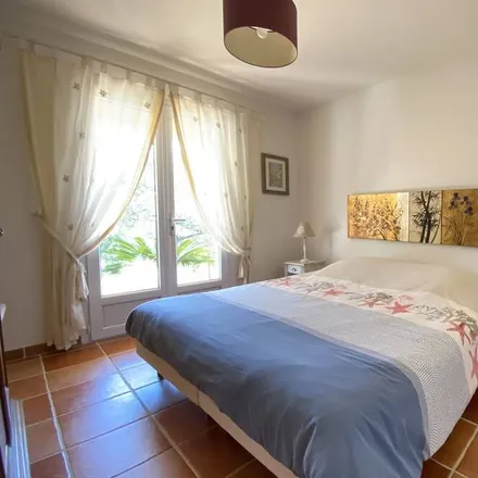 Rent this 1 bed house on Île-de-France in Chemin de la Carraire, 83220 Le Pradet