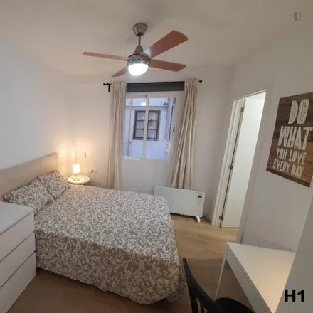 Rent this 3 bed room on Avinguda del Cardenal Benlloch in 101, 46021 Valencia