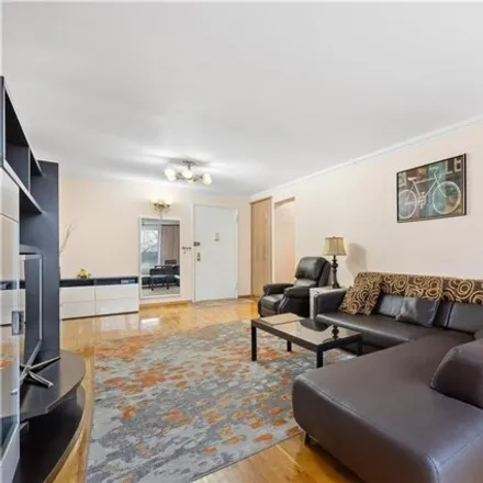 Image 3 - 800 Ocean Parkway, New York, NY 11230, USA - Apartment for sale