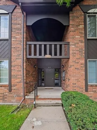 Buy this 2 bed condo on 29299 Wellington Court in Southfield, MI 48034