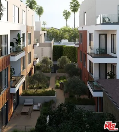 Image 2 - 743 North Croft Avenue, Los Angeles, CA 90069, USA - Apartment for rent