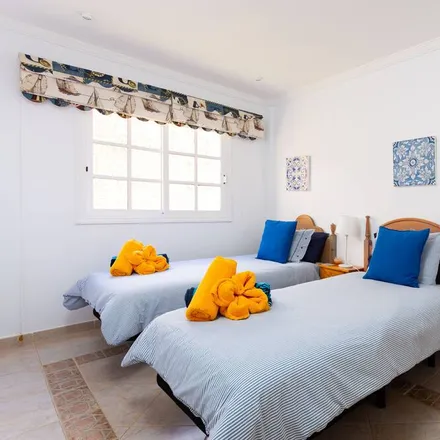 Rent this 4 bed house on 38652 Los Cristianos