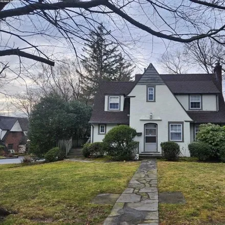 Rent this 4 bed house on 141 Meadowbrook Road in Englewood, NJ 07631