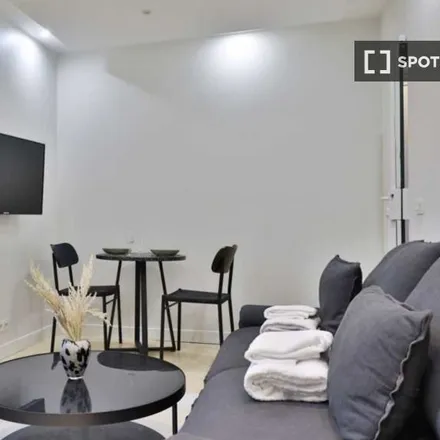 Rent this studio apartment on 38 Rue Cardinet in 75017 Paris, France