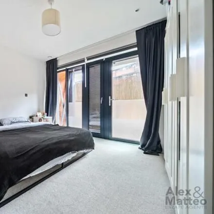 Image 5 - Westfield House, Rotherhithe New Road, Surrey Quays, London, SE16 2AH, United Kingdom - Apartment for sale