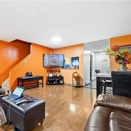 Image 3 - 440 New Jersey Avenue, New York, NY 11207, USA - House for sale