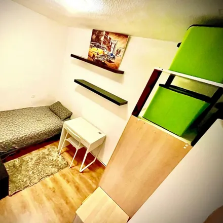 Rent this 1 bed room on Farmacia - Calle Villaviciosa 46 in Calle de Villaviciosa, 46