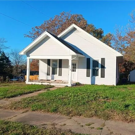 Image 2 - Foster Funeral Chapels, 201 South Main Street, South Carrollton, Carrollton, MO 64633, USA - House for sale