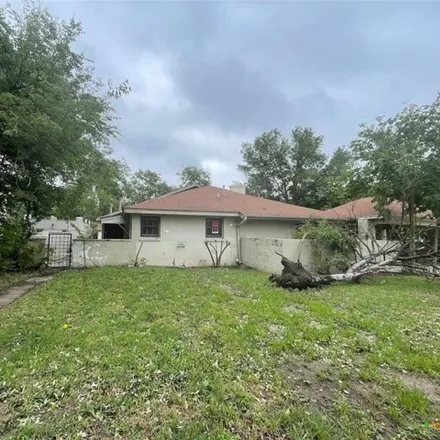 Buy this 4 bed house on 1015 North 13th Street in Temple, TX 76501