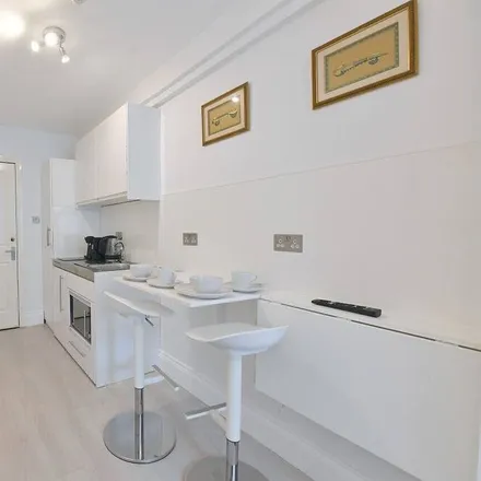 Image 2 - London, W12 8EE, United Kingdom - Apartment for rent