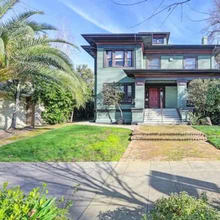 Buy this studio house on 2625 Capitol Avenue in Sacramento, CA 95816