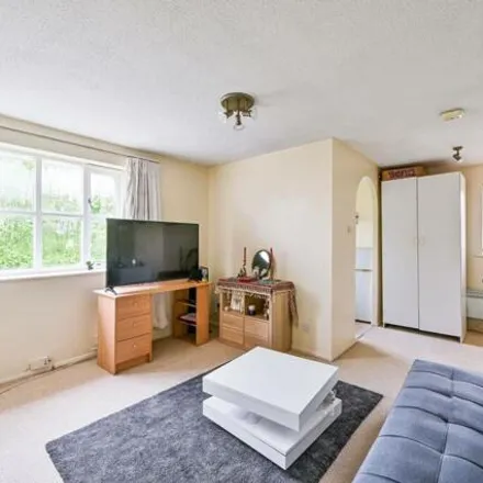 Rent this 1 bed apartment on Chipstead Close in London, SM2 6BE