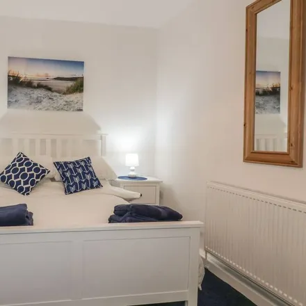 Rent this 1 bed townhouse on Crantock in TR8 5RU, United Kingdom