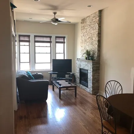 Rent this 3 bed apartment on 1428 North Western Avenue in Chicago, IL 60622