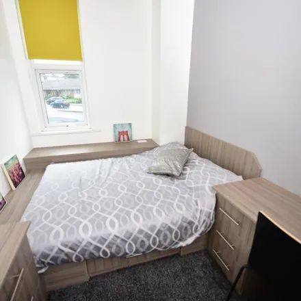 Rent this 6 bed apartment on Beechwood Crescent in Leeds, LS4 2LL