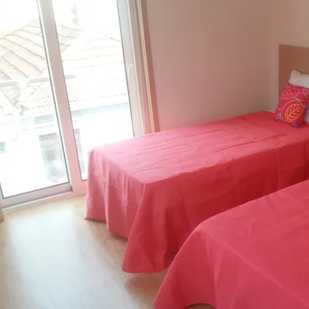 Rent this 6 bed room on Rua do Cunha 416 in 4200-047 Porto, Portugal