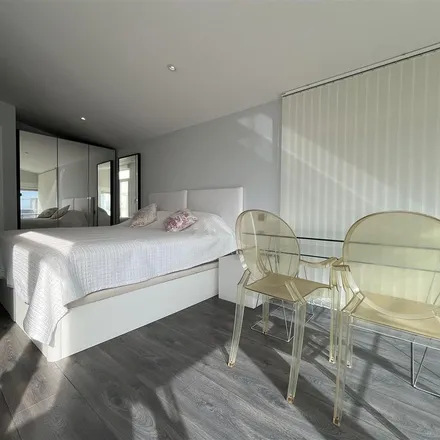 Image 2 - Whitecliff House, Poulton Close, River, CT17 0XB, United Kingdom - Apartment for rent
