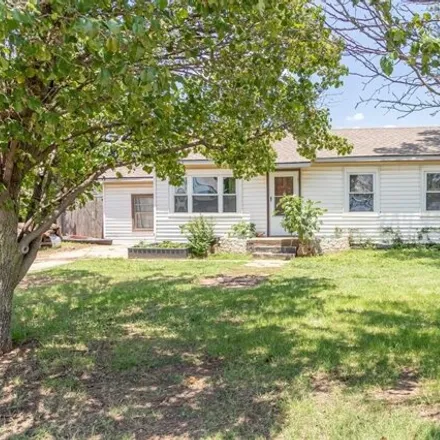 Image 2 - 201 George Brown Ave, Lindsay, Oklahoma, 73052 - House for sale