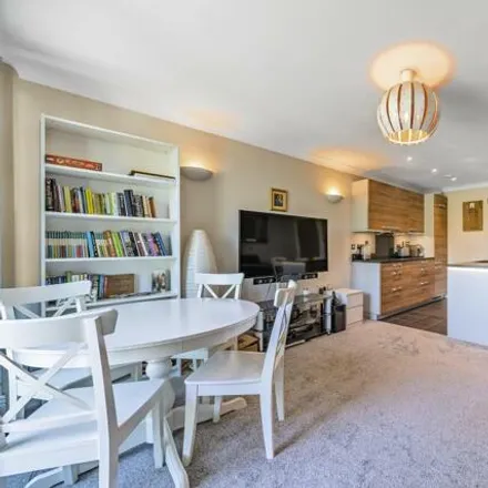 Image 2 - The Henley Wildlife Group, Park Road, Henley-on-Thames, RG9 1DD, United Kingdom - Apartment for sale